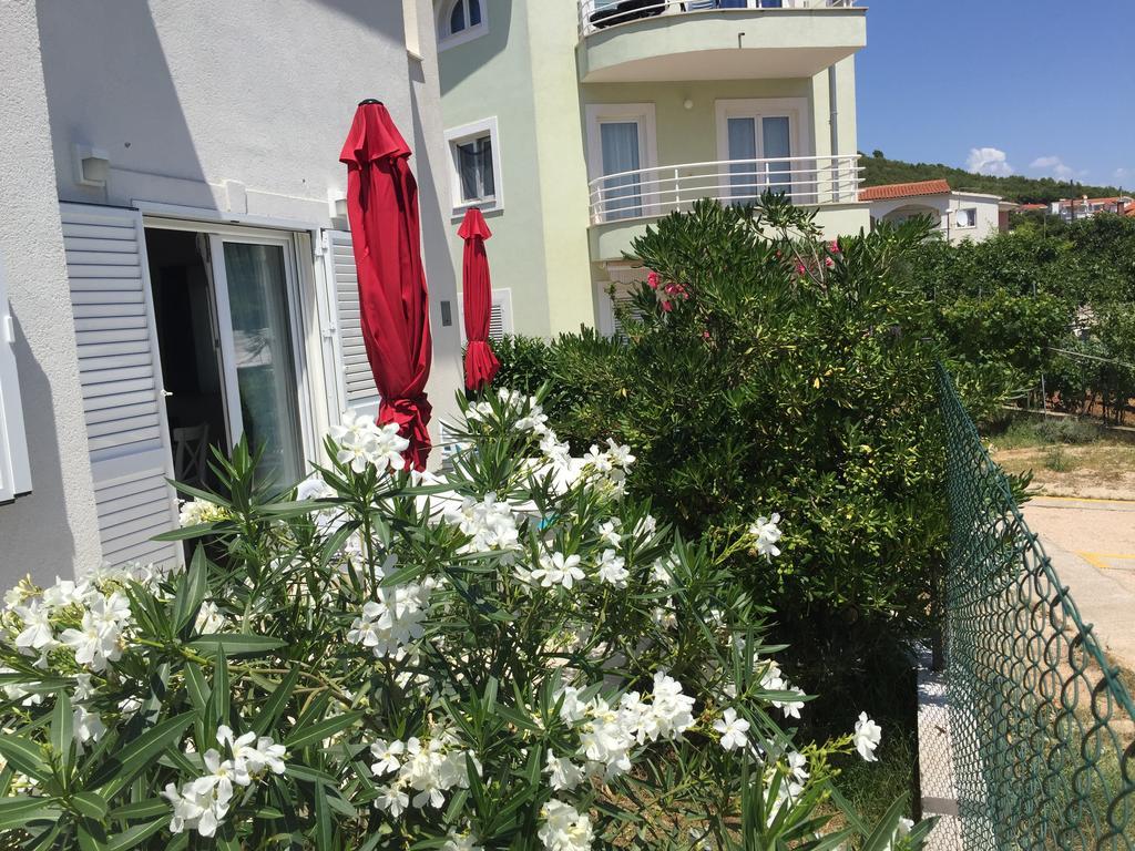 Apartments Villa Tribunj Tribalj Kültér fotó